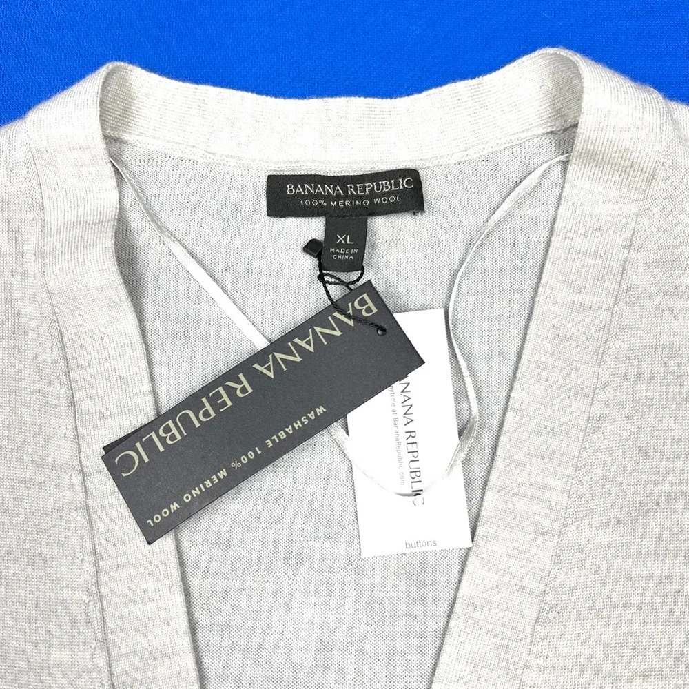 đŤSOLD! |â˘NWTđ𤊠|â˘BANANA REPUBLICâ˘| 100% Merino Wool Cardigan Sweater - Picture 3 of 10